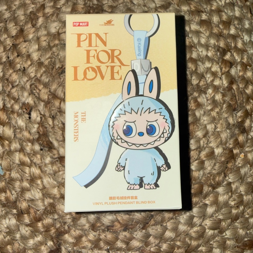 POP MART “i” Pin For Love - Picture 4 of 7